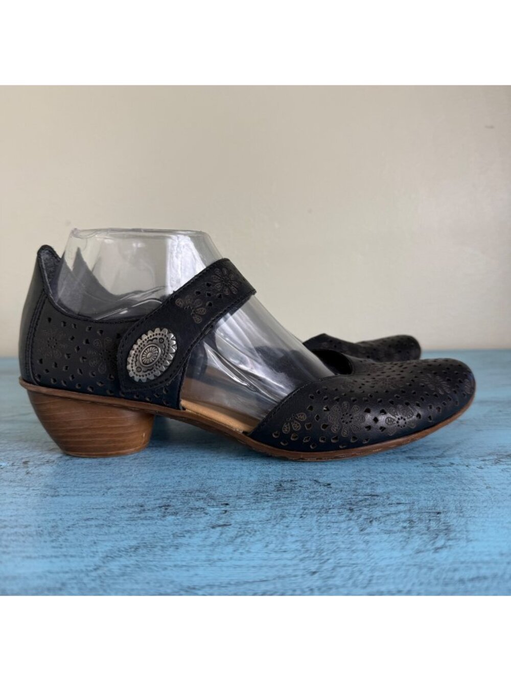 Rieker Mirjam Mary Jane Lazer-Cut Black Leather Pump Sz 39/9